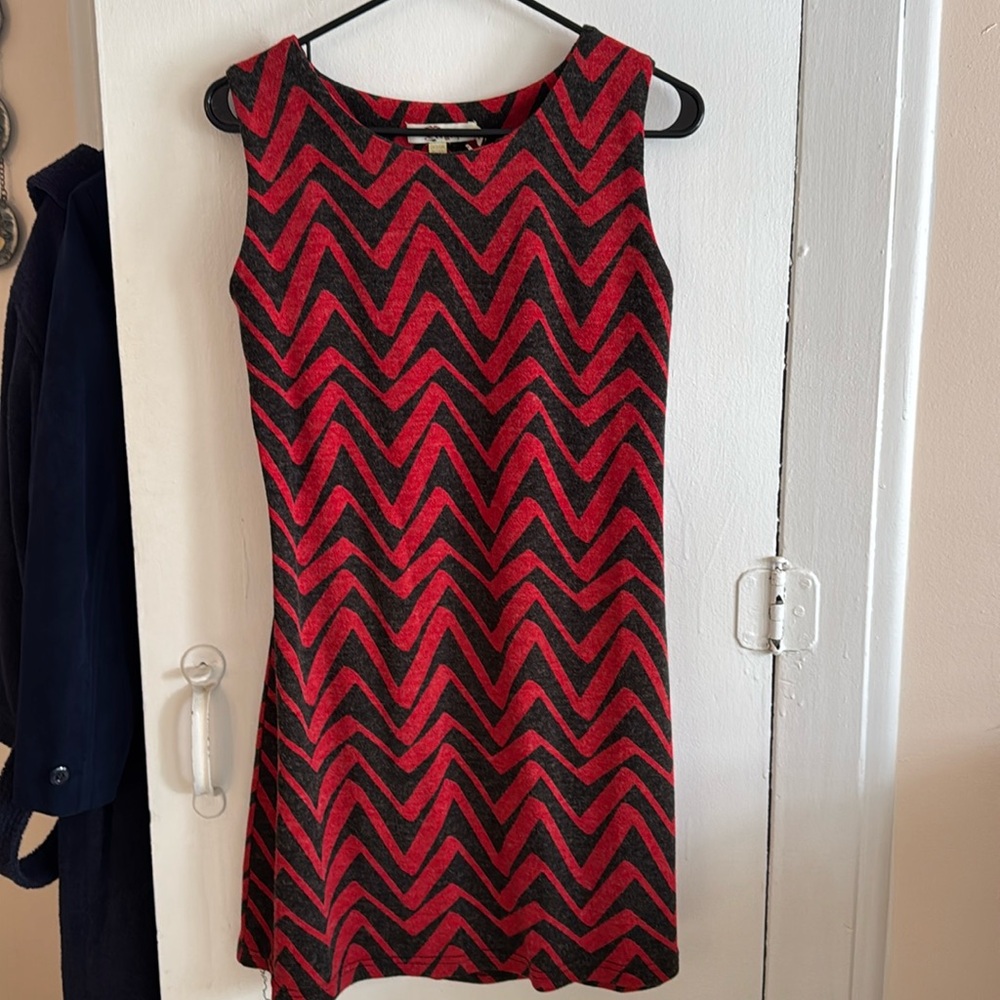 Sleeveless sheath dress